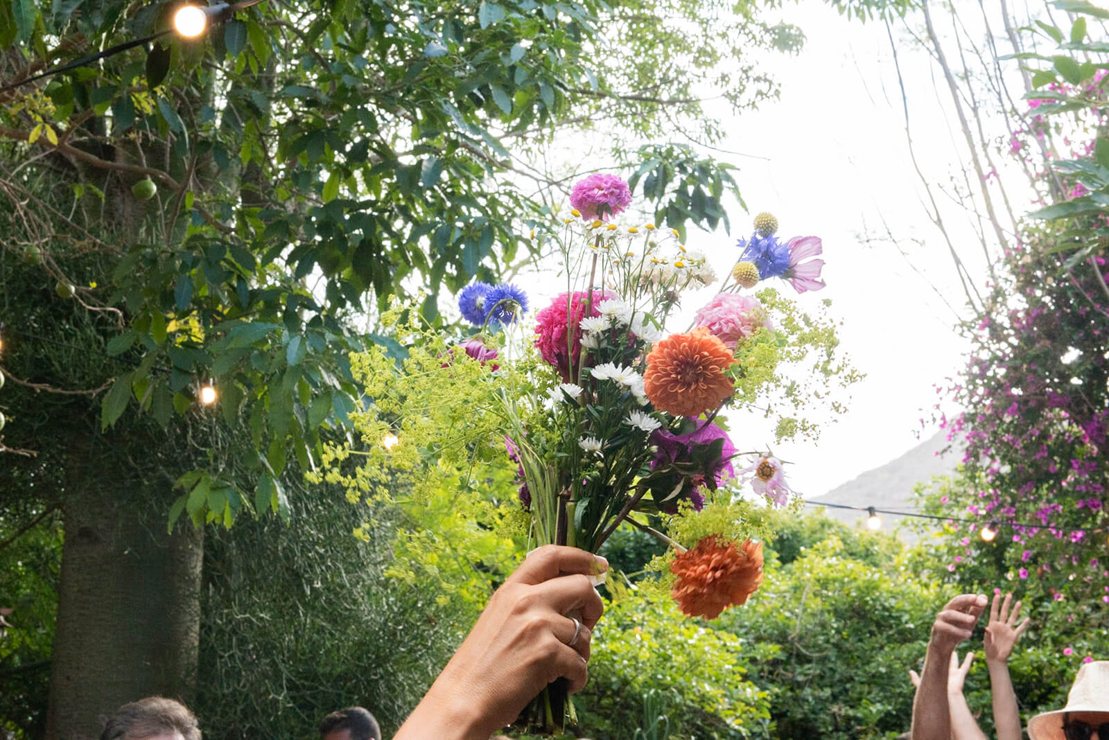 Laura Her Boda Exterior Bouquet